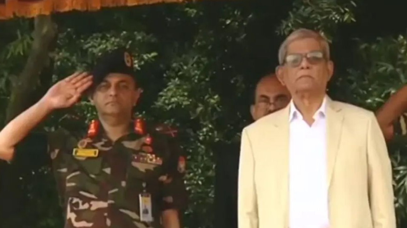 গার্ড অব অনারে বঙ্গভবনে রাষ্ট্রপতি মির্জা ফখরুল