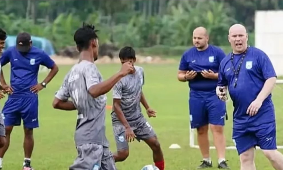 উজবেকিস্তান যাওয়ার আগে বাংলাদেশ অনূর্ধ্ব-২০ দলে কোচদের ধাক্কাধাক্কি