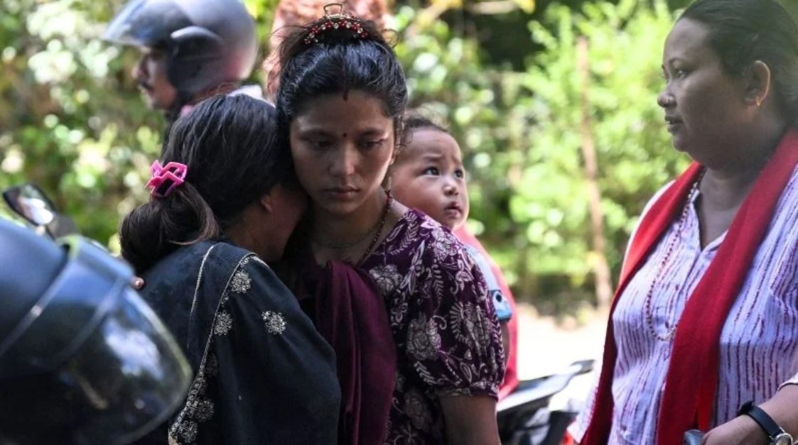 ধ্বংসস্তূপে চলছে সন্ধান: প্রাণহানি ছাড়াল তিন শতাধিক