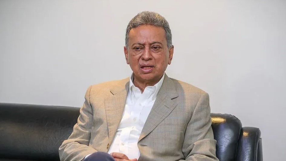 দুদকের দুই মামলায় খালাস পেলেন অর্থমন্ত্রী আমির খসরু মাহমুদ চৌধুরী