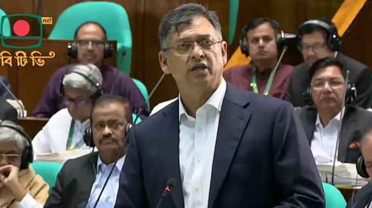 ২০১০ থেকে ২০২৪ পর্যন্ত প্রায় ২০ হাজার অস্ত্রের লাইসেন্স দেওয়া হয়েছে: স্বরাষ্ট্রমন্ত্রী