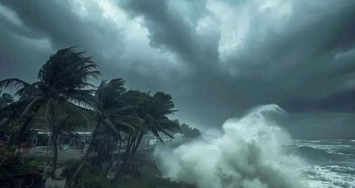 ৭ অঞ্চলের ওপর দিয়ে বয়ে যেতে পারে ঝোড়ো হাওয়া, নদীবন্দরে সতর্কতা