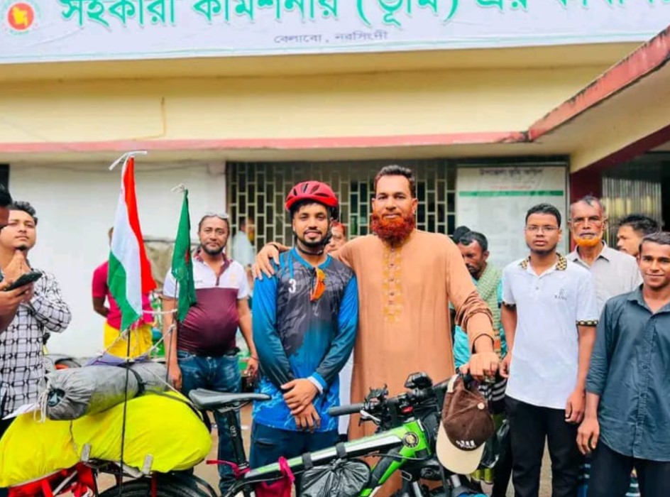 সাইকেলে ছয় দেশ পাড়ি দিয়ে হজ পালনের উদ্দেশ্যে নরসিংদীর সজিবের যাত্রা