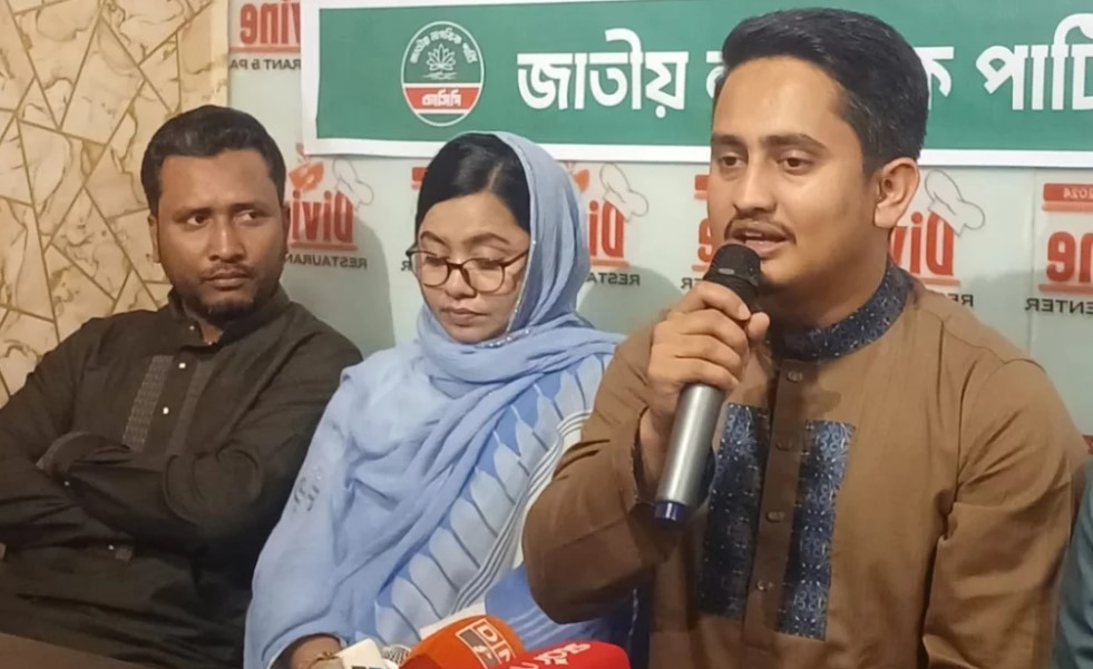 শেখ হাসিনাকে বিমানবন্দর থেকে ফাঁসির মঞ্চে নিতে শহীদ পরিবারই যথেষ্ট: সারজিস আলম