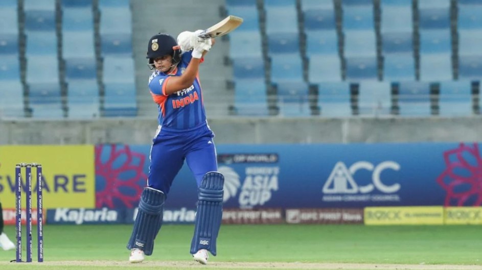 এশিয়া কাপের ট্রফি কার হাতে? লঙ্কান বোলারদের উড়িয়ে শুরু ভারতের