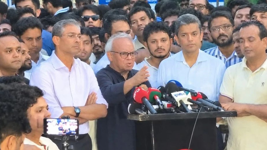আট মাসের বিএনপি সরকার উৎখাতের ষড়যন্ত্রের অভিযোগ রুহুল কবির রিজভীর