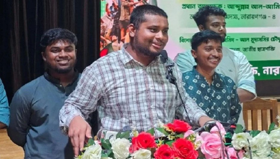 চুয়েটের ভিসি একজন গুন্ডা: সংবর্ধনা অনুষ্ঠানে বিস্ফোরক হাসনাত আবদুল্লাহ