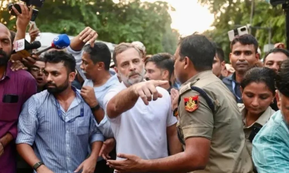 কত পুলিশ আনবেন আনুন, ভয় পাই না: অমিত শাহকে রাহুল গান্ধীর কড়া বার্তা