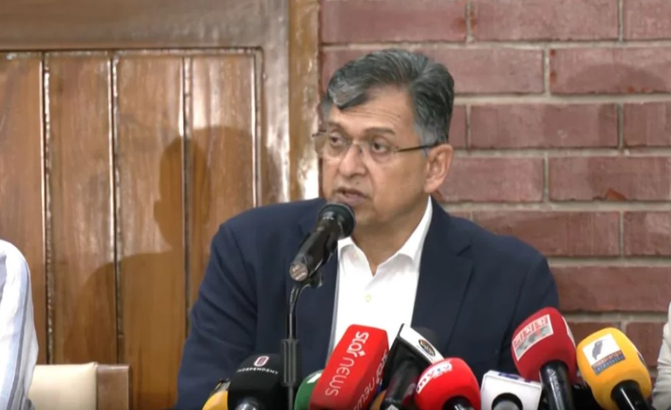 আওয়ামী লীগের মতো নিজেদের ইচ্ছামতো সংবিধান সংশোধন করব না: স্বরাষ্ট্রমন্ত্রী
