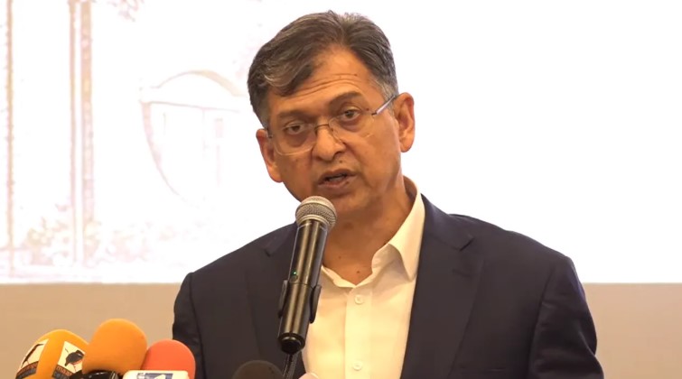 রাজপথে লংমার্চ নয়, সংবিধান সংস্কারে আলোচনার আহ্বান স্বরাষ্ট্রমন্ত্রীর