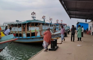৪৬ ঘণ্টা পর অবশেষে দৌলতদিয়া-পাটুরিয়া লঞ্চ চলাচল পুনরায় শুরু 