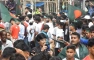 সন্ধ্যায় শুরু লড়াই, আগেভাগেই জমজমাট স্টেডিয়াম গেট!
