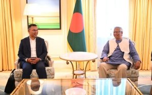 লন্ডনে ঐতিহাসিক মুহূর্ত: সৌহার্দ্যপূর্ণ পরিবেশে ইউনূস-তারেক বৈঠক শুরু