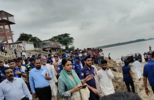 জাফলংয়ে উপদেষ্টাদের আটকে বিক্ষোভ!