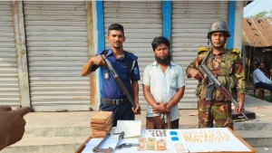 ঠাকুরগাঁওয়ে মাদক-অস্ত্রসহ সমিতি পরিচালক আটক!
