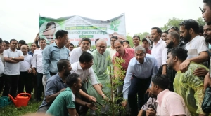 সংকট এখনও কাটেনি, গণতন্ত্র ফিরিয়ে আনতেই হবে: রিজভীর দৃঢ় বার্তা