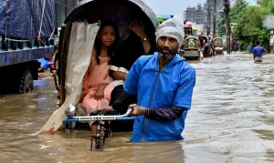 জলাবদ্ধতায় অচল দেশের লাইফলাইন, বছর ঘুরে আবারও সোনাপাহাড় ডুবে