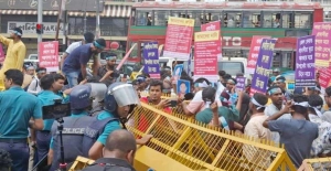 ‘উপদেষ্টার সাক্ষাৎ না পেলে উঠবো না’—প্রবাসীদের সাফ বার্তা