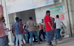 সাংবাদিকের ফোন ছিনতাই, ভিডিও ডিলিট—নগর ভবনে থমথমে পরিস্থিতি