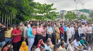 এনবিআর ঘিরে উত্তেজনা, চলছে অবরুদ্ধ পরিস্থিতি