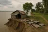 নদী শুধু ভিটে ভাঙেনি, ভেঙেছে প্রজন্মের স্বপ্নও: চরের এক তরুণের জীবনভাঙা বয়ান