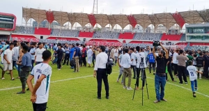 প্রবাসী ট্রায়ালে নিয়মের ছেঁড়াছেঁড়ি, মাঠে পরিণত হাটবাজারে