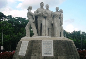 কোটার প্রশ্নে আগুন ছড়িয়ে দিল রাজু ভাস্কর্য থেকে