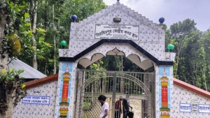 পাবনার আমিনপুরে কবরস্থানে চাঞ্চল্য: রাতের আঁধারে উধাও ২১টি কঙ্কাল, আতঙ্কে এলাকাবাসী
