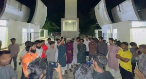 মিটফোর্ড হত্যাকাণ্ডের প্রতিবাদে কুমিল্লা বিশ্ববিদ্যালয়ে শিক্ষার্থীদের বিক্ষোভ