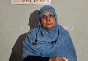 নওগাঁয় মায়ের জন্য বন্ধ নিজের ঘরের দরজা, তালা দিয়ে রুখলেন একমাত্র ছেলে