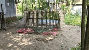 ঘুমন্ত কবরের রহস্য: বাড়ির উঠানে নতুন কবরের গল্প