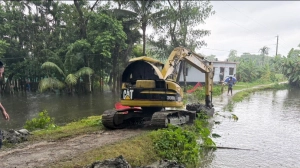 নোয়াখালীতে সেনা সহায়তায় ৫০+ অবৈধ বাঁধ কাটা