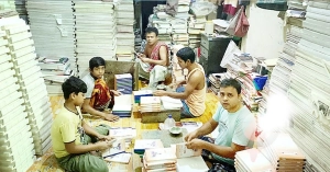 আওয়ামী সিন্ডিকেটের ছায়া কাটছে না পাঠ্যবই ছাপার কাজ থেকে