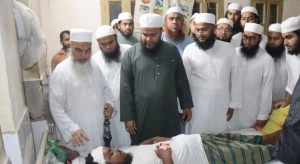 শাসন করায় শিক্ষকের মাথা ফাটিয়ে দিলেন ছাত্রের বাবা