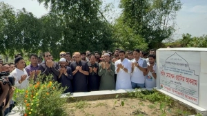 শহীদ ওয়াসিম আকরামের স্মরণে ছাত্রদলের কবর জিয়ারত