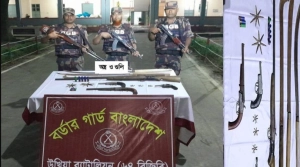 টেকনাফে বিজিবির অভিযানে ডাকাতের আস্তানা থেকে অস্ত্রভাণ্ডার উদ্ধার