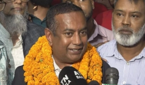 ১৭ বছর পর দেশে ফিরলেন খালেদা জিয়ার সাবেক প্রেস সচিব আশিক ইসলাম