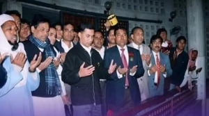 রাজনৈতিক সৌজন্যের বিরল দৃষ্টান্ত: মুজিব কবর জিয়ারত করেছিলেন তারেক