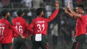 বাংলাদেশের সামনে রানের পাহাড় দাঁড় করালো পাকিস্তান