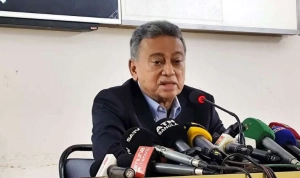 আমীর খসরু: নির্বাচিত সরকার না থাকায় বিনিয়োগ থমকে গেছে