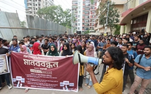 সহকারী ইঞ্জিনিয়ার নিয়োগ নিয়ে বিক্ষোভে উত্তাল রাজশাহীর রুয়েট শিক্ষার্থীরা