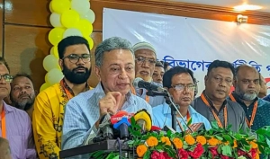 অনির্বাচিত সরকারের কারণে বিনিয়োগে আগ্রহ হারাচ্ছে দেশ:খসরুর