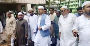 হাটহাজারী মাদরাসায় কবর জিয়ারতে নজরুল-সালাহউদ্দিন: খালেদা-তারেকের শুভেচ্ছা বার্তা
