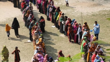 আন্তর্জাতিক মিডিয়ায় শীর্ষ সংবাদ বাংলাদেশ: গণতন্ত্রে ফেরার পরীক্ষা দেখছে বিশ্ব