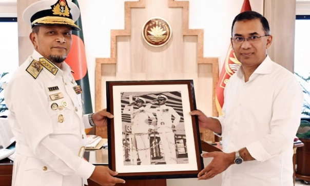 প্রধানমন্ত্রী তারেক রহমানের সঙ্গে নৌবাহিনী প্রধানের সৌজন্য সাক্ষাৎ