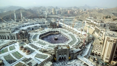 মক্কা-মদিনায় আটকা ৩৫০০ বাংলাদেশি: যুদ্ধের কবলে ওমরাহ যাত্রীদের কান্না