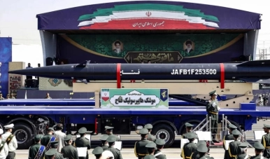 ইরানের হাইপারসনিক ক্ষেপণাস্ত্রের গর্জন! ৩৪তম দফায় লণ্ডভণ্ড সামরিক ঘাঁটি