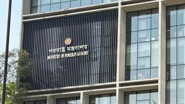 দিল্লি বিমানবন্দরে প্রধানমন্ত্রীর উপদেষ্টাকে বাধা: ভারতের ব্যাখ্যা অসন্তোষজনক বলল ঢাকা
