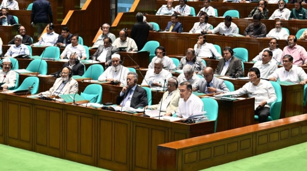 করমুক্ত আয়ের সীমা বাড়িয়ে মধ্যবিত্তদের বড় স্বস্তি দিল সরকার